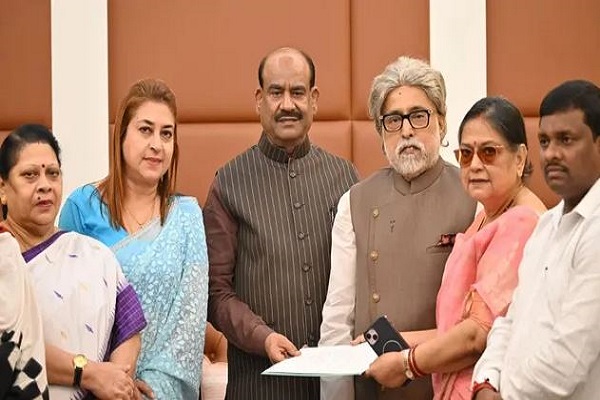 TMC के बागी सांसदों के ग्रुप की NCPI में विलय की घोषणा, लोकसभा अध्यक्ष ओम बिरला को सौंपा पत्र
