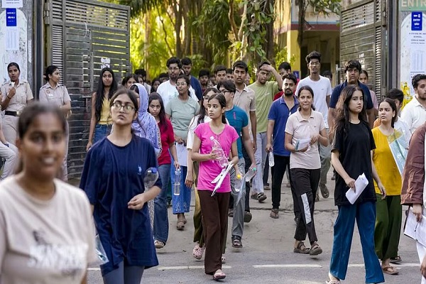 देश-विदेश के 5454 परीक्षा केंद्रों पर 20 लाख से ज्यादा अभ्यर्थियों के बीच NEET पुनर्परीक्षा संपन्न