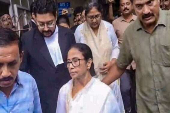 ममता पहुंचीं हाई कोर्ट