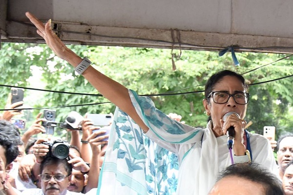 TMC नेताओं पर हमलों के खिलाफ ममता बनर्जी की अगुआई में विरोध प्रदर्शन