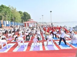 रविदास घाट पर योगासन1