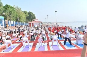 रविदास घाट पर योगासन1