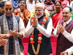 राजनाथ सिंह व पीएम मोदी