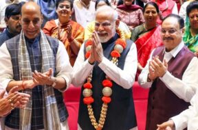 राजनाथ सिंह व पीएम मोदी