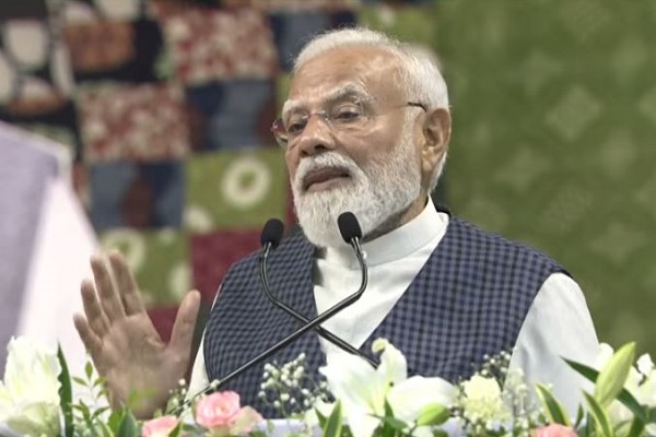 सूरत में बोले पीएम मोदी- ‘नकारात्मकता से बहुत आगे निकल चुका है भारत…’