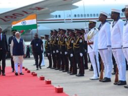 सेशेल्स में राष्ट्रपति हर्मिनी ने पीएम मोदी का स्वागत किया