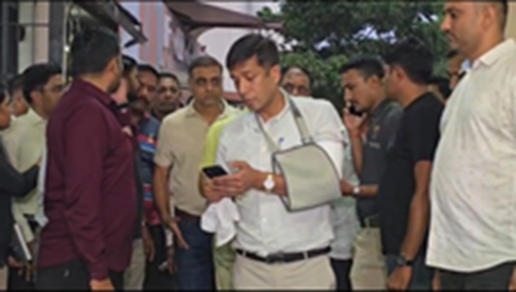 अहमदाबाद : पूछताछ के दौरान हिस्ट्रीशीटर ने पुलिस अधिकारी पर किया चाकू से हमला, जवाबी कार्रवाई में हुआ घायल