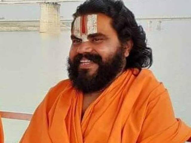 ‘चढ़ावा चोरी’ के आरोपों पर सियासत तेज: दिग्विजय सिंह करेंगे उज्जैन से अयोध्या पदयात्रा, महंत सत्येंद्र दास वेदांती ने किया पलटवार