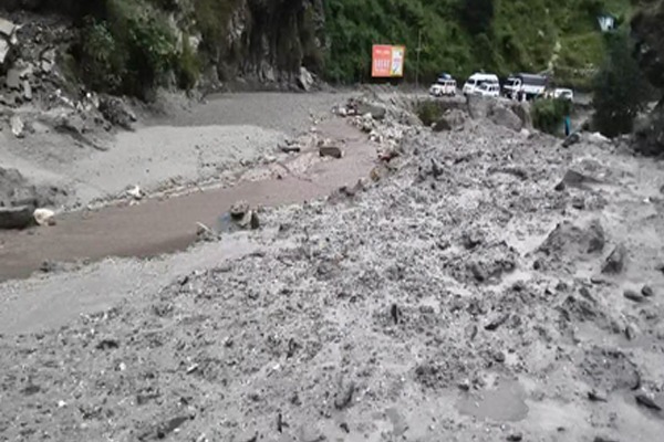 उत्तराखंड में भारी बारिश से जनजीवन प्रभावित, बद्रीनाथ हाईवे कई जगह बंद; स्कूलों की छुट्टी, आदि कैलाश यात्रा स्थगित
