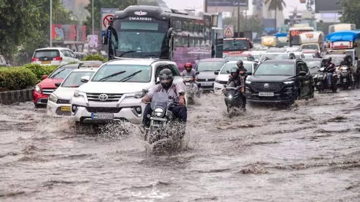 महाराष्ट्र में बारिश का कहर : पुणे में 5 की मौत; रायगढ़-रत्नागिरी में रेड अलर्ट, मुंबई-गोवा हाईवे 32 घंटे से बंद