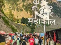 अमरनाथ यात्रियों का जत्था