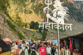 अमरनाथ यात्रियों का जत्था