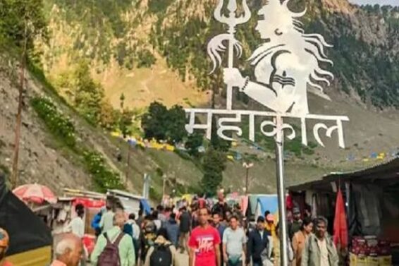 अमरनाथ यात्रियों का जत्था