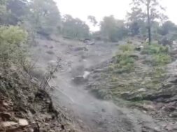 चार धाम यात्रा फिर रोकी गई1