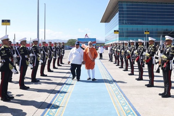 इंडोनेशिया की यात्रा पूर्ण कर पीएम मोदी ऑस्ट्रेलिया रवाना, 5 फाइटर जेट्स ने दी सलामी