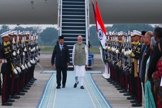 पीएम मोदी जकार्ता पहुंचे