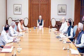 पीएम मोदी ने ली सीसीएस की बैठक