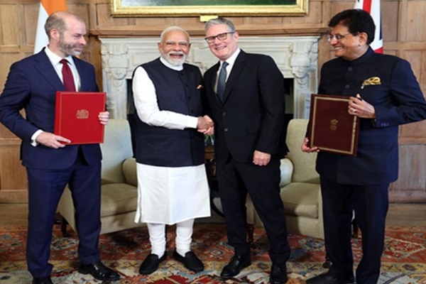 भारत-यूके CETA लागू : कपड़ा, रत्न और आभूषण निर्यातकों के लिए खुलेंगे नए बाजार