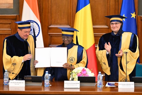 राष्ट्रपति मुर्मु को बुखारेस्ट यूनिवर्सिटी ने मानद डॉक्टरेट की उपाधि से किया सम्मानित