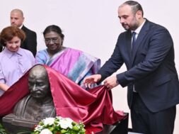स्कोपिए में महात्मा गांधी की प्रतिमा का अनावरण