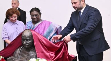 स्कोपिए में महात्मा गांधी की प्रतिमा का अनावरण