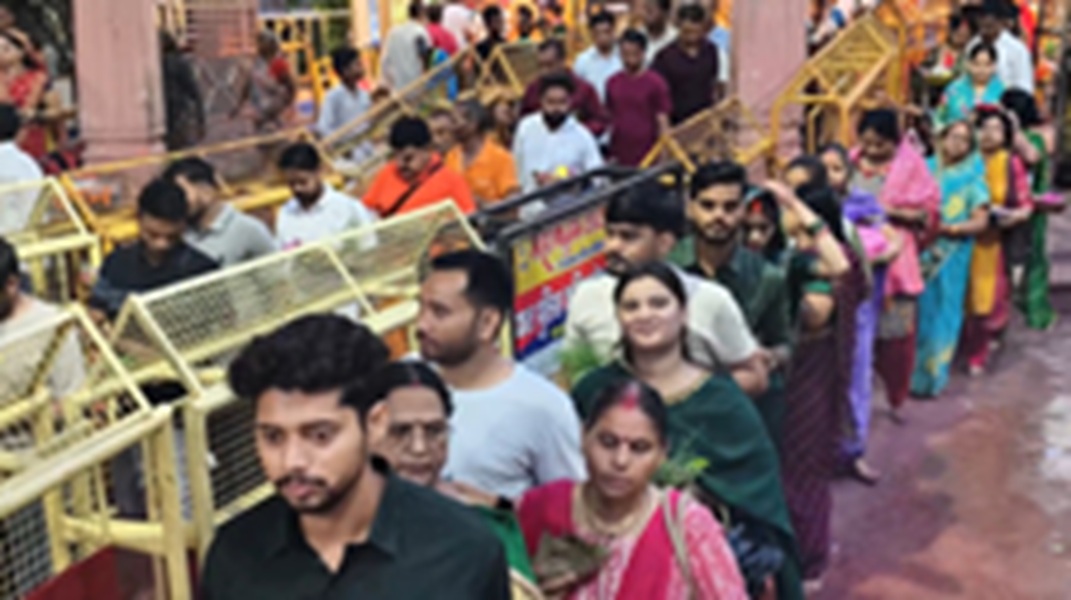 Sawan First Monday 2026 : सावन के पहले सोमवार पर शिवालयों में उमड़ा आस्था का सैलाब, रात से ही लगी भक्तों की लंबी कतारें