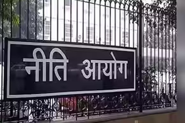 केयरगिवर्स पर नीति आयोग की रिपोर्ट, कहा- भारत बन सकता है वैश्विक देखभाल सेवाओं का हब