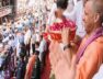 मेरठ में कांवड़ियों पर पुष्पवर्षा